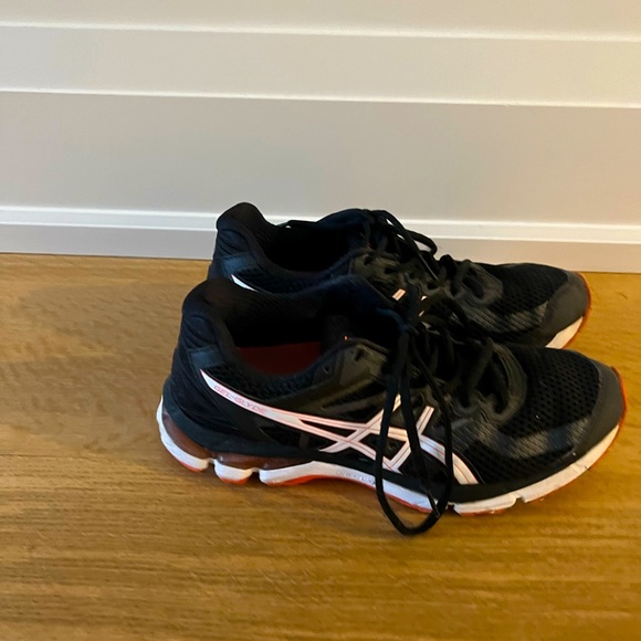 ASICS women athletic shoe - Picture 2 of 3